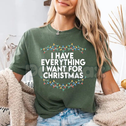 Comfort Colors® 'I'm The Gift' Christmas T-Shirt – Funny Holiday Slogan Tee, Cozy Xmas Party Couple Shirt, Humorous Self-Confident Apparel