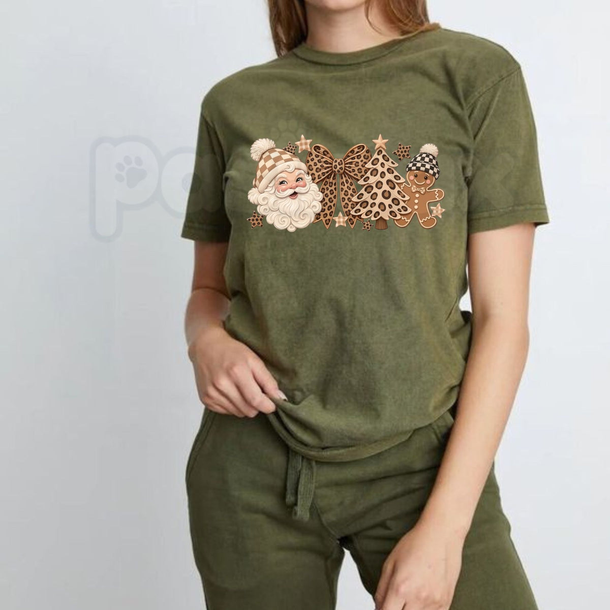 Original Retro Leopard Gingerbread Man Coquette Bow T-Shirt – Vintage Neutral Holiday Tree Top