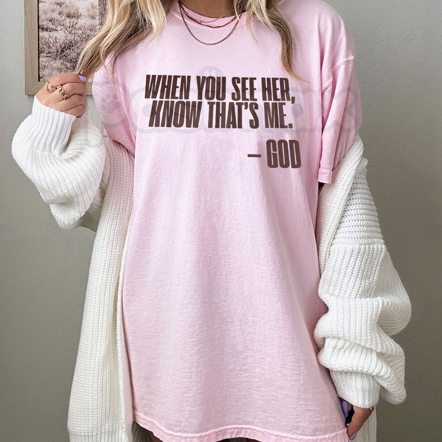 "When You See Her, Know That's Me" God T-Shirt - Inspirational Religious Graphic Tee, Faith-Based Christian Gift for Women, Spiritual Message Streetwear, Empowering God-Centered Apparel