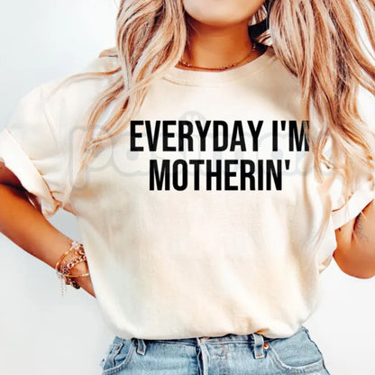 Comfort Colors® "Everyday I'm Motherin'" T-Shirt – Funny Mom Life Graphic Tee, Sarcastic Motherhood Shirt, Trendy Aesthetic Mama Gift, Retro 90s Parody Mom Top