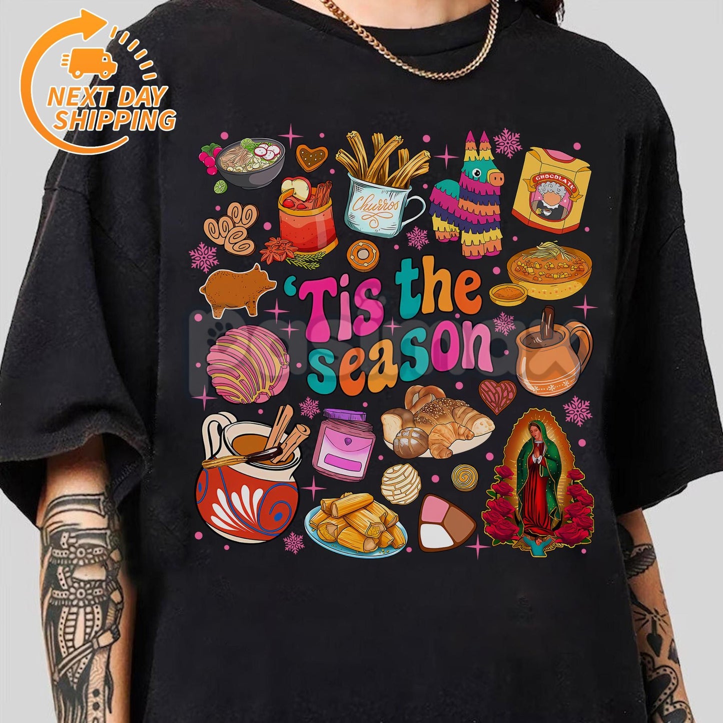 Mexican Pan Dulce Christmas T-Shirt - Spanish Xmas Tee, Concha Holiday Graphic, Festive Latinx Apparel