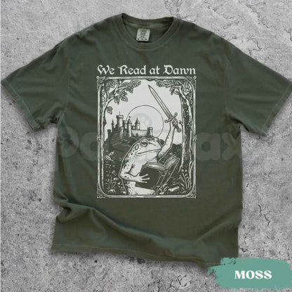 Comfort Colors® We Read at Dawn T-Shirt – Bookish Funny Frog Reading Graphic Tee, Weirdcore Medieval Unisex Top & Gift