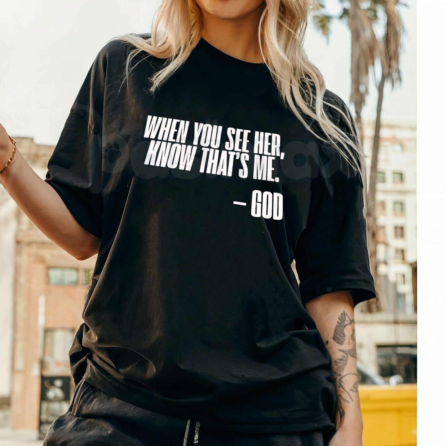 "When You See Her, Know That's Me" God T-Shirt - Inspirational Religious Graphic Tee, Faith-Based Christian Gift for Women, Spiritual Message Streetwear, Empowering God-Centered Apparel