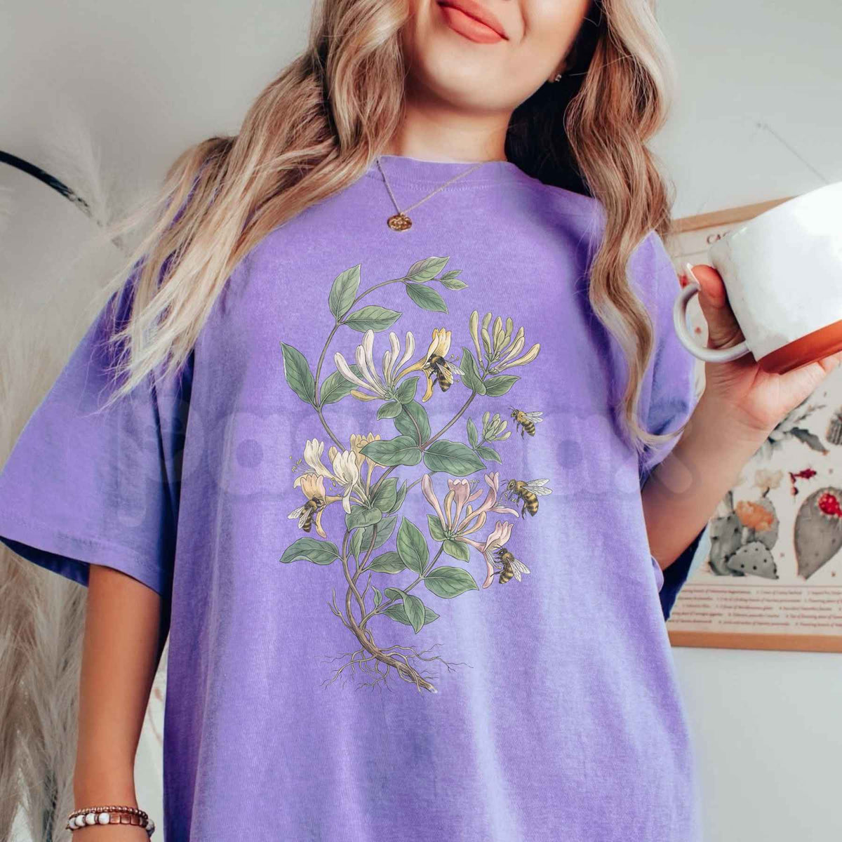 Comfort Colors® Vintage Honeysuckle Flower Bee T-Shirt – 90s Garden Plant Graphic Tee, Retro Botanical Nature Unisex Top & Gift