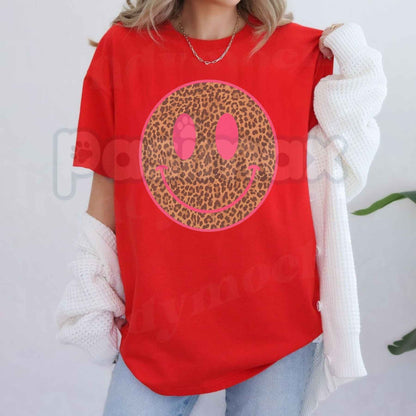 Pink Cheetah Smiley Graphic T-Shirt – Y2K Leopard Face Unisex Tee