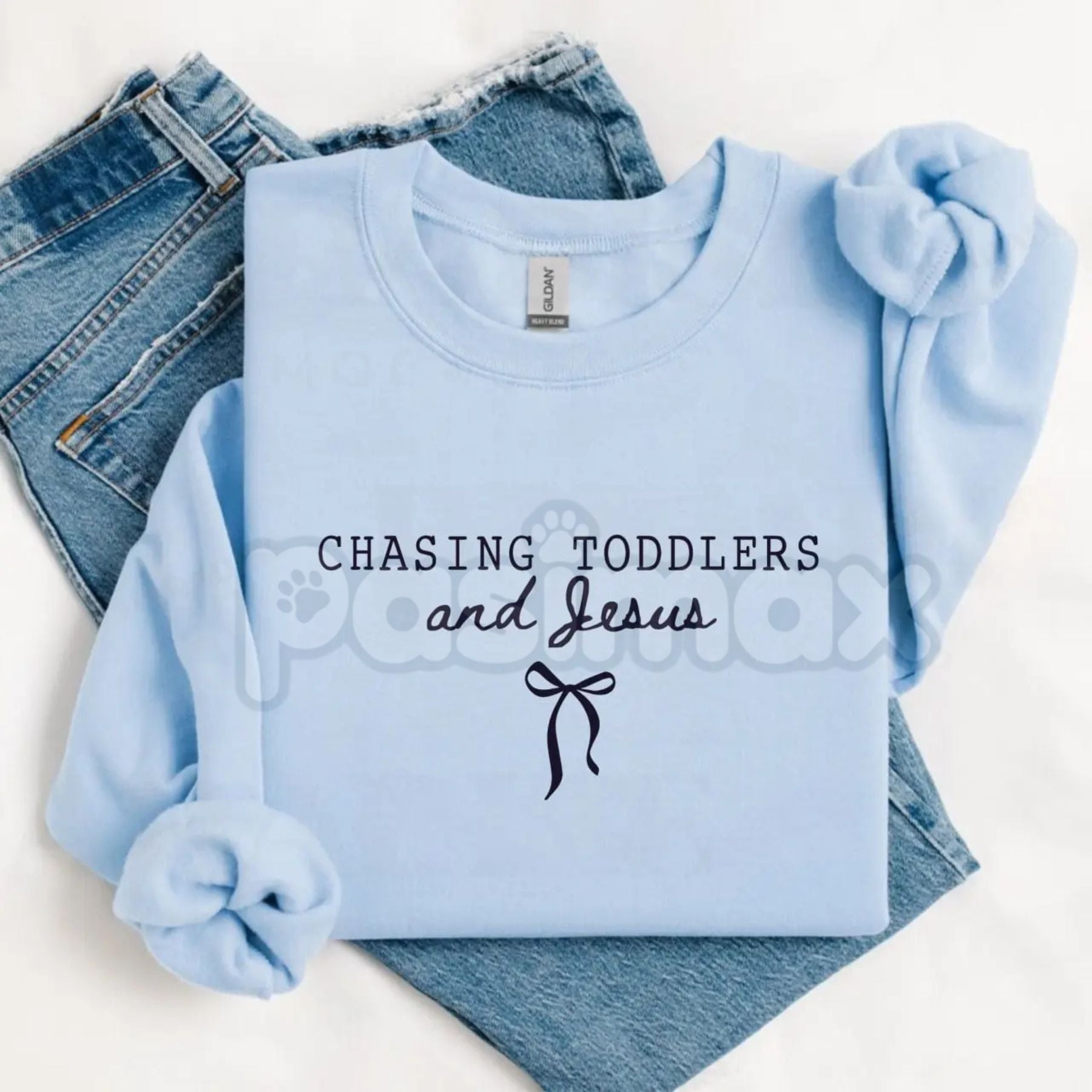 Chasing Jesus and Toddlers Sweatshirt | Coquette Christian Bow Crewneck | Aesthetic Faith Based Mom Jumper | Christian Motherhood Gift | Dainty Religious Bow Pullover-Pasimax