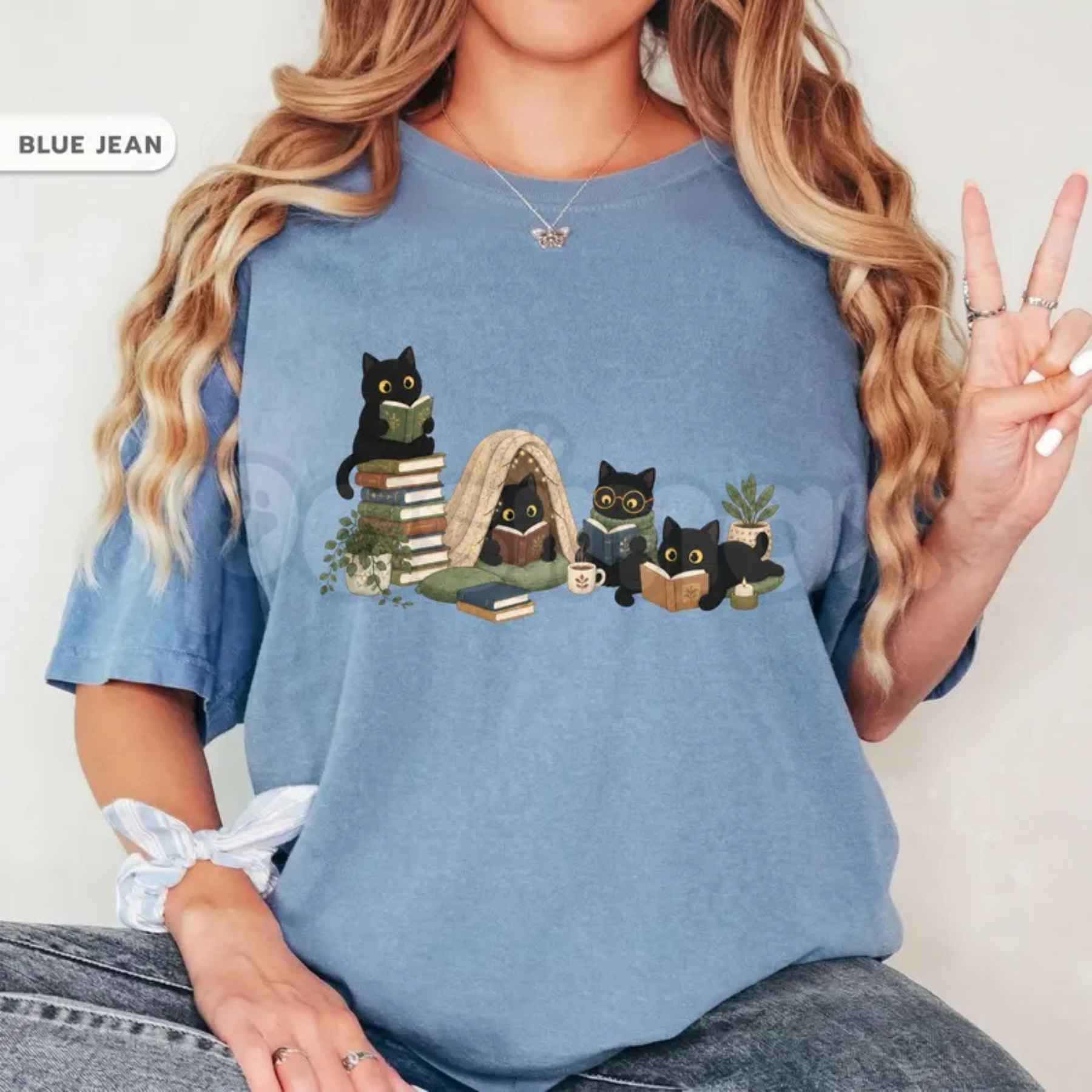 Comfort Colors® Black Cat Reading T-Shirt – Book Lover Graphic Tee, Cozy Reader Aesthetic Unisex Top-Pasimax