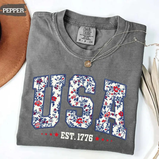 Comfort Colors® Floral USA T-Shirt – Retro America Floral Graphic Tee, Vintage 4th of July Shirt, Aesthetic Oversized Women’s Patriotic Top-Pasimax