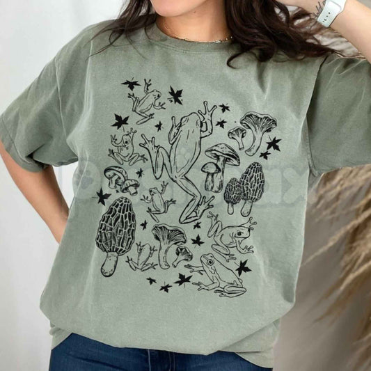 Comfort Colors® Frogs and Mushrooms T-Shirt – Retro Botanical Cottagecore Graphic Tee, Vintage Aesthetic Nature Goblincore Unisex Top-Pasimax