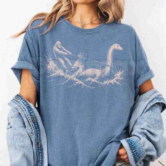 Comfort Colors® Funny Bigfoot & Loch Ness Monster T-Shirt – Retro Cryptid Waterskiing Graphic Tee, Vintage Mythical Creature Lake Life Unisex Top-Pasimax