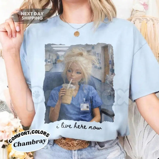 Comfort Colors® Funny Nurse Doll T-Shirt – "I Live Here Now" Disgusting Doll Face Meme Tee, Sarcastic Healthcare Worker Gift, Nursing Humor Shirt-Pasimax