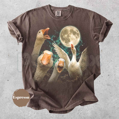 Comfort Colors® Goose Moon T-Shirt – Vintage Silly Goose Graphic Tee, Retro Farm Animal & Woodland Nature Aesthetic Unisex Top-Pasimax