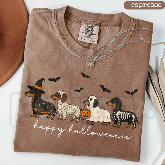 Comfort Colors® Halloween Dachshund T-Shirt – Happy Halloweenie Graphic Tee, Retro Wiener Dog Mama Unisex Top & Gift-Pasimax