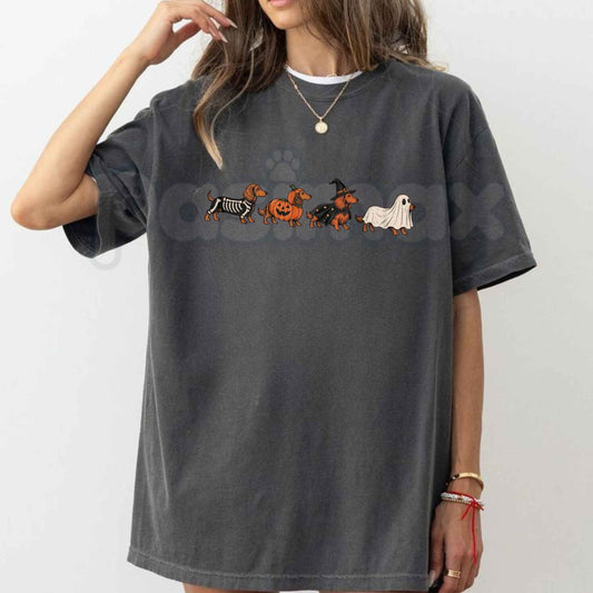Comfort Colors® Halloween Dachshund T-Shirt – Spooky Wiener Dog Graphic Tee, Retro Dachshund Mom Unisex Top & Gift-Pasimax