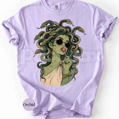 Comfort Colors® Medusa Lollipop T-Shirt – Retro Halloween Graphic Tee, Spooky Cute Greek Mythology Unisex Top & Gift-Pasimax