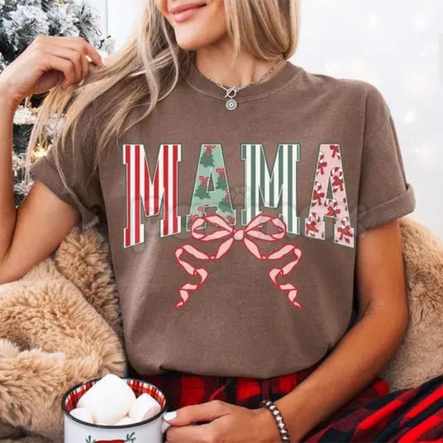 Comfort Colors® 'Merry Mama' T-Shirt – Retro Groovy Christmas Mom Tee, Trendy Holiday Motherhood Apparel-Pasimax