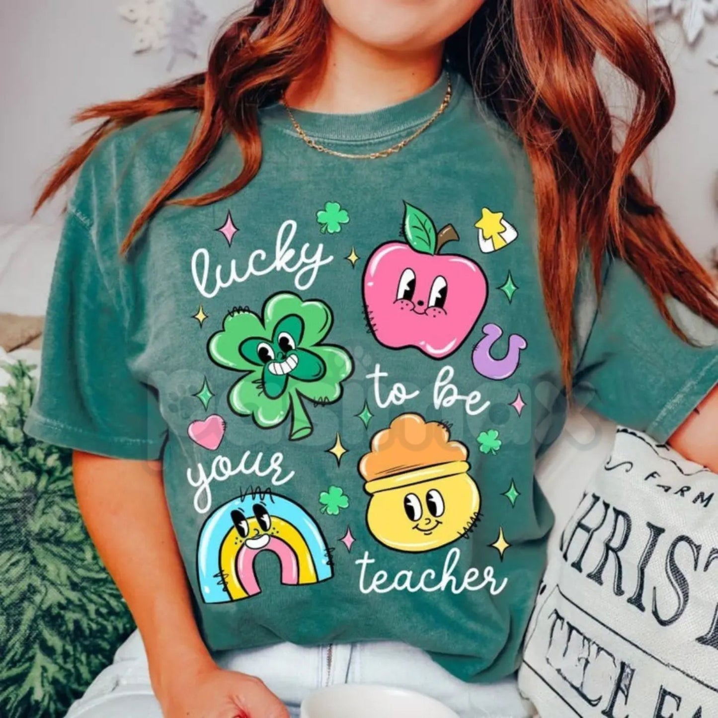 Comfort Colors® One Lucky Teacher T-Shirt – Groovy Retro St. Patrick’s Day Teacher Tee, Colorful Shamrock School Shirt, Aesthetic Irish Teacher Appreciation Gift-Pasimax