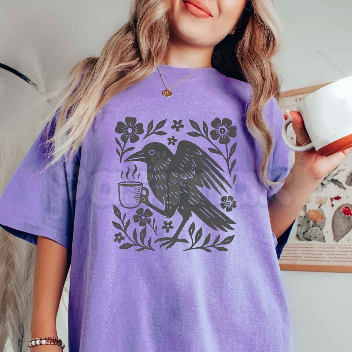 Comfort Colors® Raven Coffee Drinking Botanical Linocut T-Shirt – Gothic Nature Graphic Tee, Retro Block Print Unisex Top & Gift-Pasimax