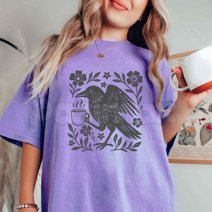 Comfort Colors® Raven Coffee Drinking Botanical Linocut T-Shirt – Gothic Nature Graphic Tee, Retro Block Print Unisex Top & Gift-Pasimax