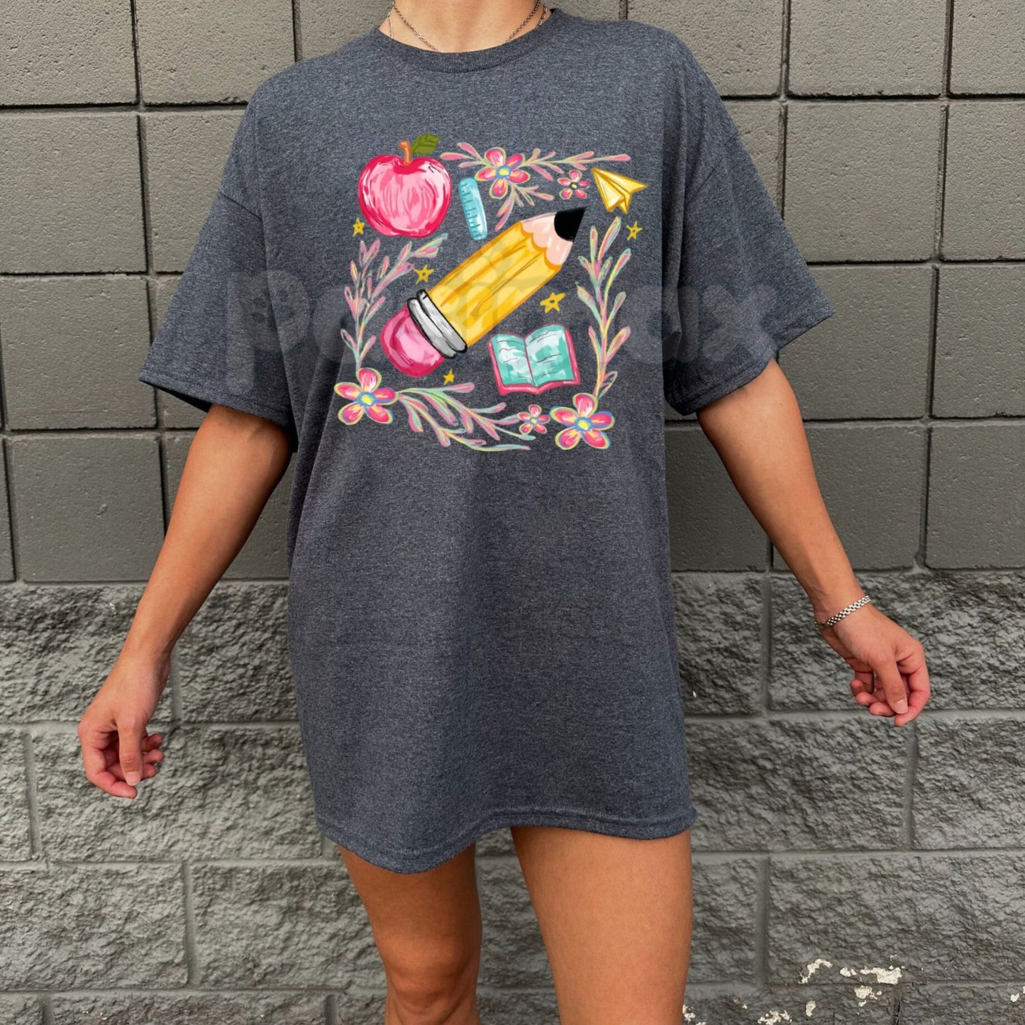 Comfort Colors® Retro Pencil & Apple Teacher T-Shirt – Vintage Style Kindergarten Teacher Shirt, Back to School Educator Gift, Aesthetic Teacher Appreciation Tee-Pasimax