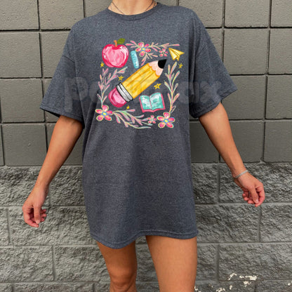 Comfort Colors® Retro Pencil & Apple Teacher T-Shirt – Vintage Style Kindergarten Teacher Shirt, Back to School Educator Gift, Aesthetic Teacher Appreciation Tee-Pasimax
