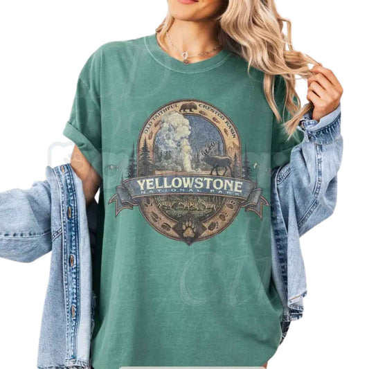 Comfort Colors® Retro Yellowstone National Park T-Shirt – Vintage 90s Style Wildlife Wilderness Graphic Tee, National Park Unisex Top-Pasimax