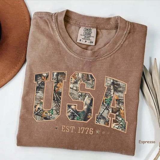 Comfort Colors® Vintage Camo USA T-Shirt – Retro 4th of July Hunting Graphic Tee, Aesthetic Patriotic Outdoorsman Independence Day Gift Top-Pasimax