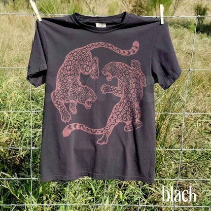 Comfort Colors® Vintage Leopard Fighting T-Shirt – Wild Big Cat Engraved Style Graphic Tee, Retro Jungle Wildlife Unisex Top & Gift-Pasimax