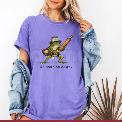 Comfort Colors® We Bake at Dawn Frog T-Shirt – Funny Cottagecore Baking Graphic Tee, Retro Cottagecore Baker Unisex Top & Gift-Pasimax