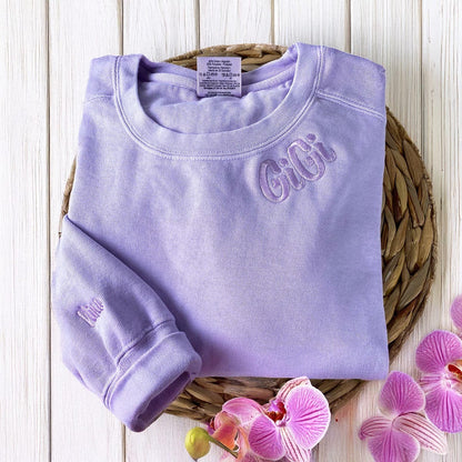 Custom Embroidered Gigi Sweatshirt with Grandkids’ Names – Personalized Grandma Gift for Mother’s Day or Mimi