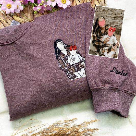 Custom Embroidered Mom Sweatshirt – Personalized Family Portrait Hoodie, Thoughtful Gift for Mom & Grandma