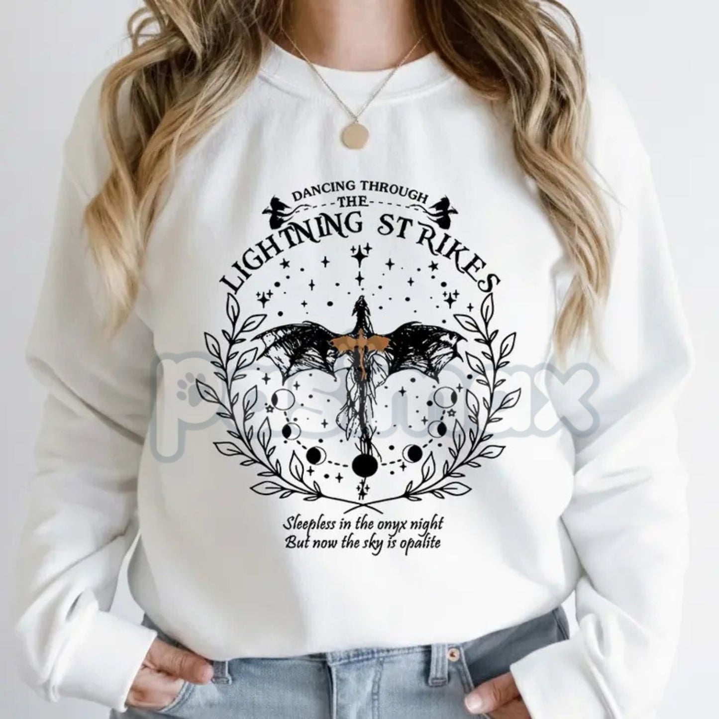 Onyx Storm Sweatshirt | Dancing Through The Lightning Strike Shirt | Fourth Wing Sequel Booktok Jumper | Dragon Rider Fantasy Gift-Pasimax