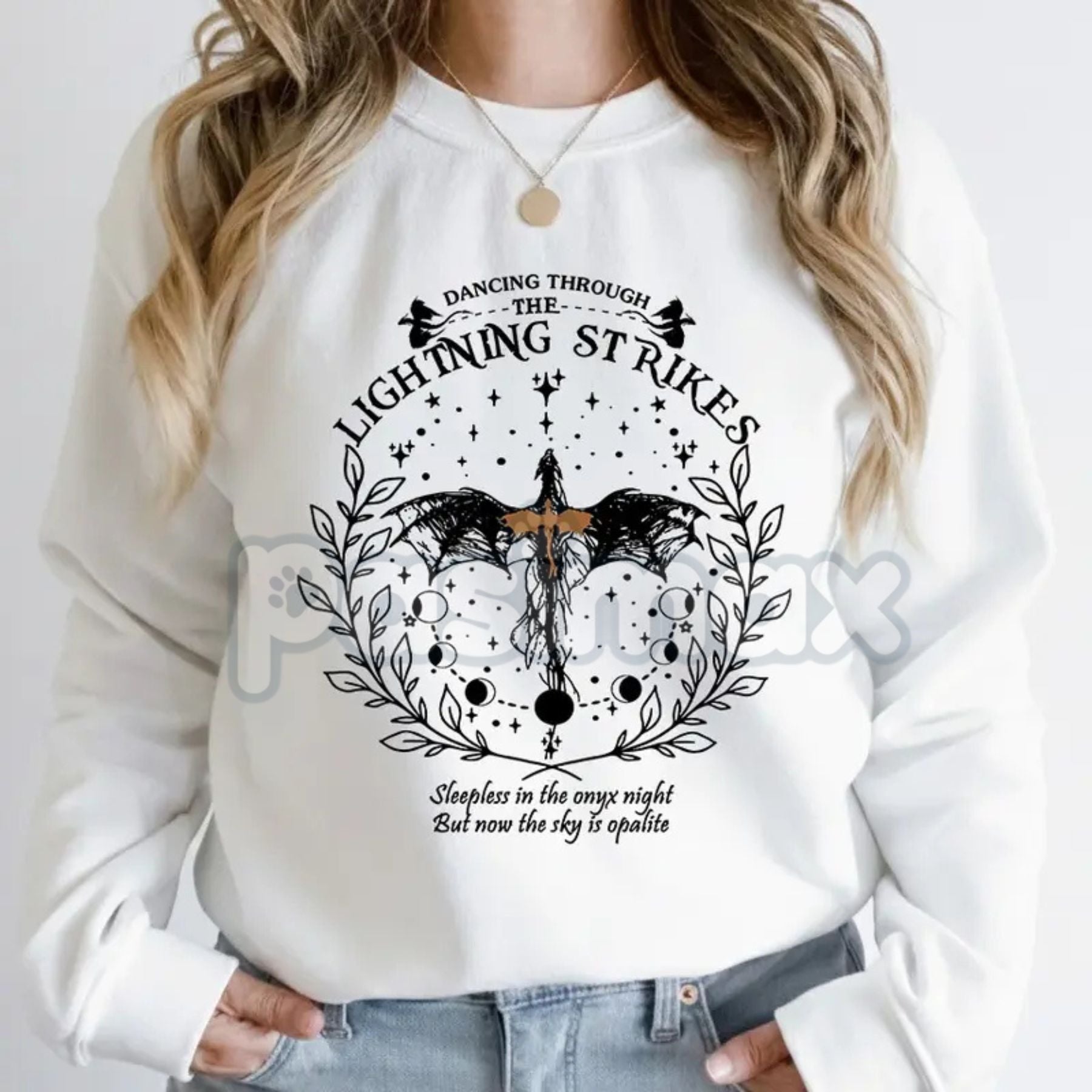 Onyx Storm Sweatshirt | Dancing Through The Lightning Strike Shirt | Fourth Wing Sequel Booktok Jumper | Dragon Rider Fantasy Gift-Pasimax