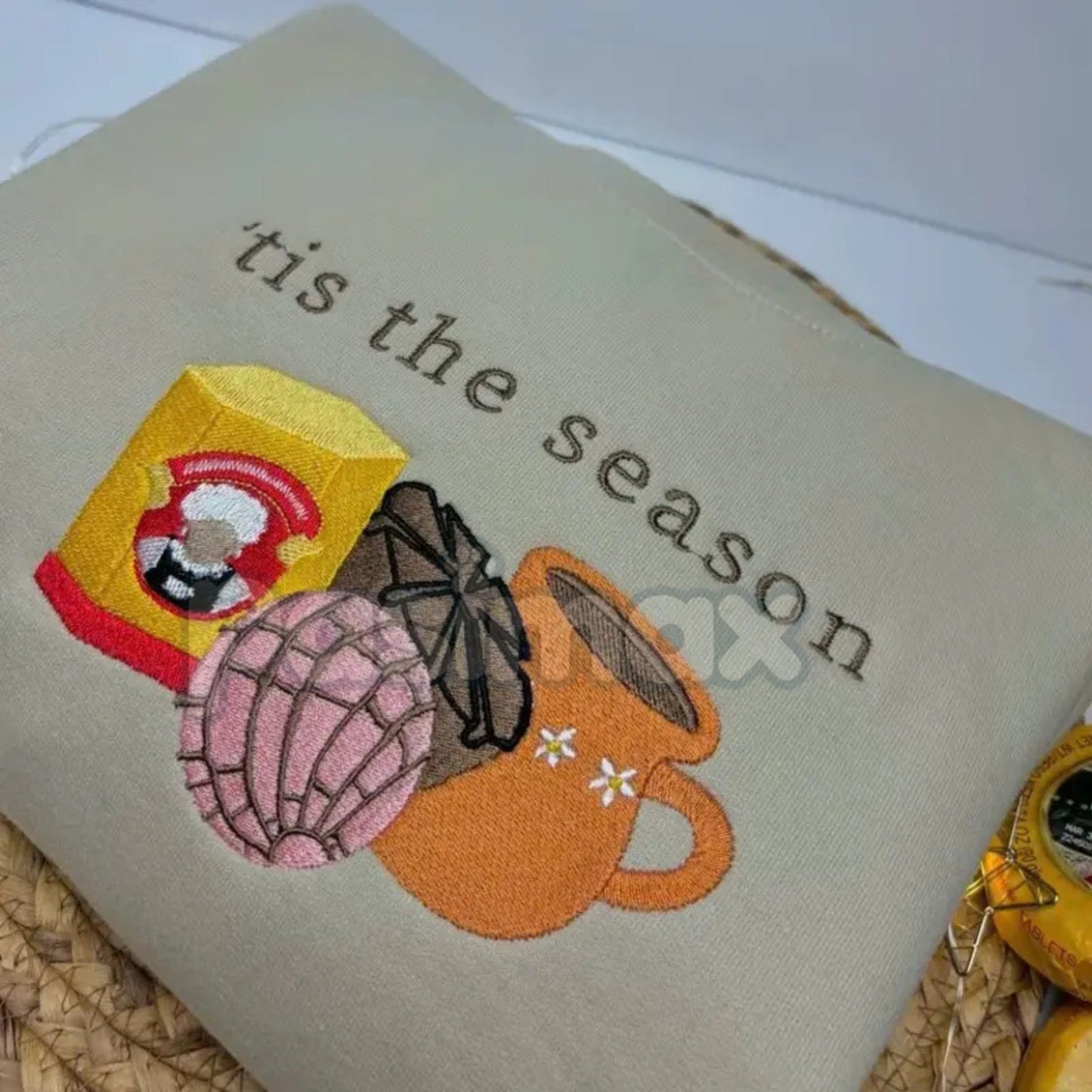 Pink Concha Embroidered Sweatshirt – Cozy Holiday Pan Dulce Crewneck-Pasimax