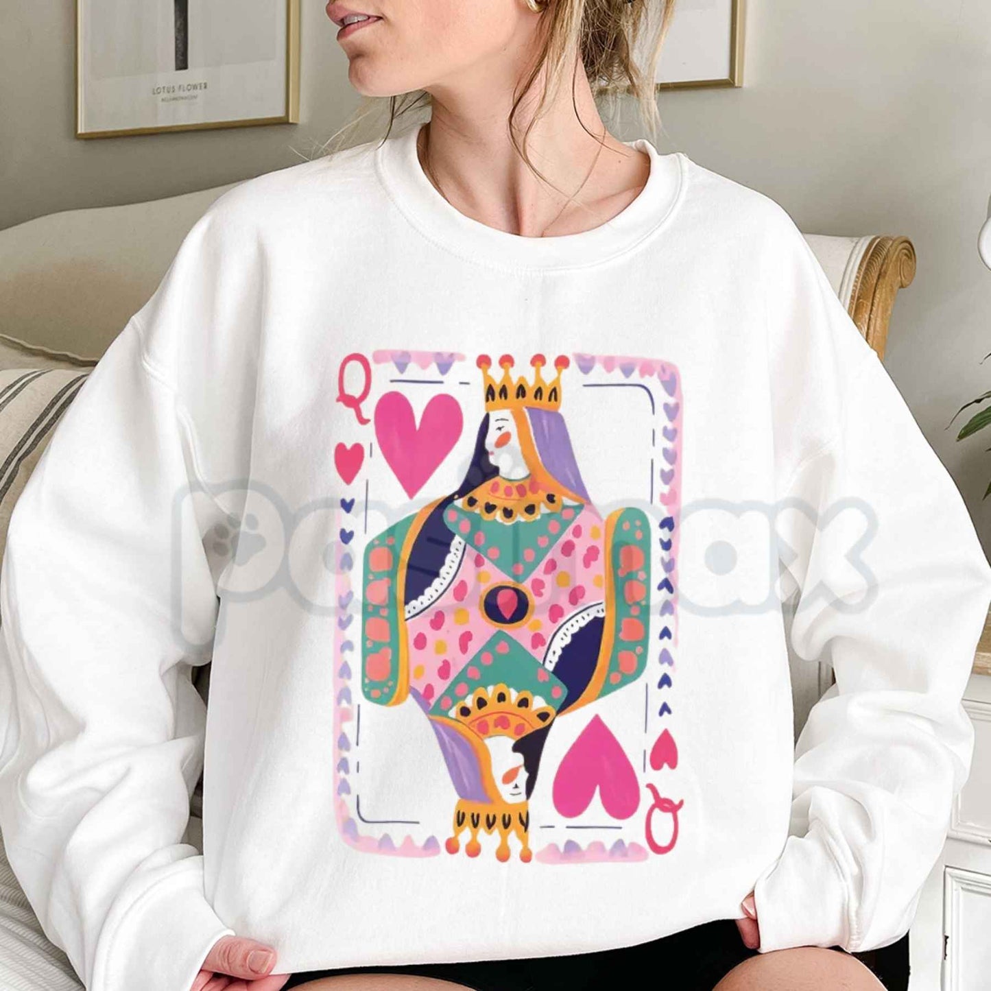 Queen Of Hearts Graphic Sweatshirt | Retro Playing Card Crewneck-Pasimax