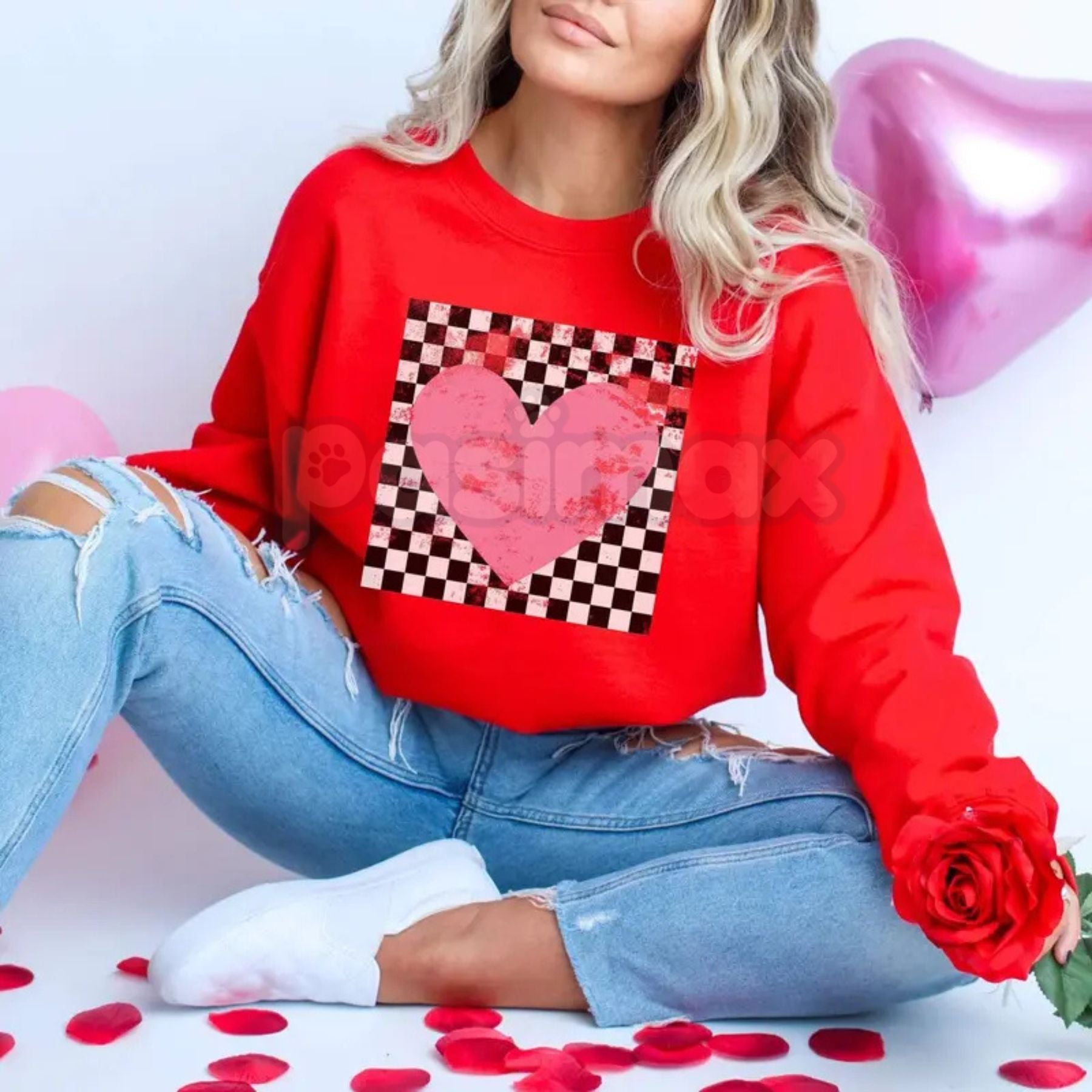 Retro Checkered Heart Sweatshirt | Cute Teacher Valentine Sweatshirt | Groovy Teacher Heart Crewneck | Preppy Valentine's Day Teacher Jumper | Kindergarten Teacher V-Day Pullover | Aesthetic Educator Gift-Pasimax