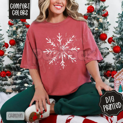 Splatter Snowflake Shirt Comfort Colors® – Trendy Women's Christmas T-shirt, Vintage Winter Aesthetic Tee-Pasimax