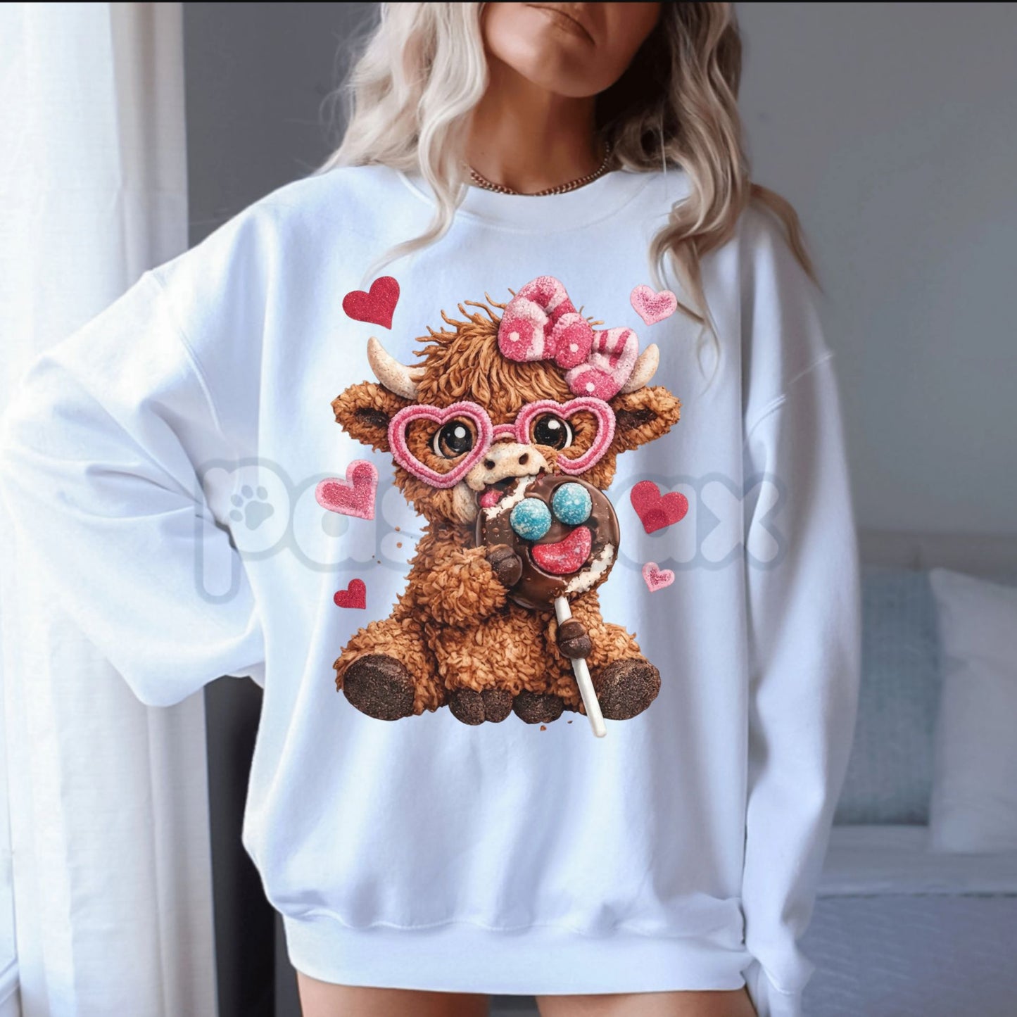 Valentines Highland Cow Sweatshirt | Cute Highlands Cow Shirt | Aesthetic V-Day Cowgirl Crewneck | Retro Fluffy Cow Heart Jumper | Western Valentine Gift for Her | Farmhouse Valentine Pullover-Pasimax