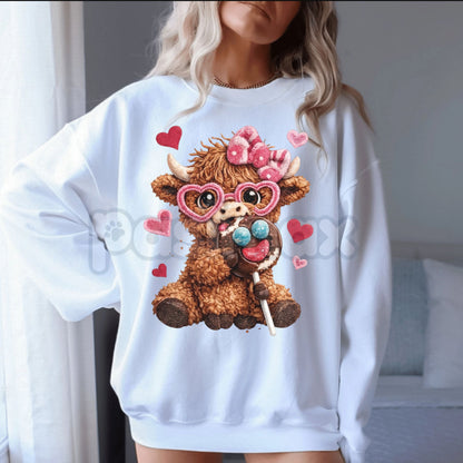 Valentines Highland Cow Sweatshirt | Cute Highlands Cow Shirt | Aesthetic V-Day Cowgirl Crewneck | Retro Fluffy Cow Heart Jumper | Western Valentine Gift for Her | Farmhouse Valentine Pullover-Pasimax