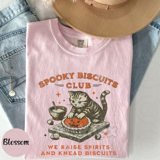 Vintage Spooky Cat T-Shirt – 'Spooky Biscuits Club' Halloween Baking Tee, Funny Pumpkin Pie Shirt, Retro Cat Lover Gift-Pasimax