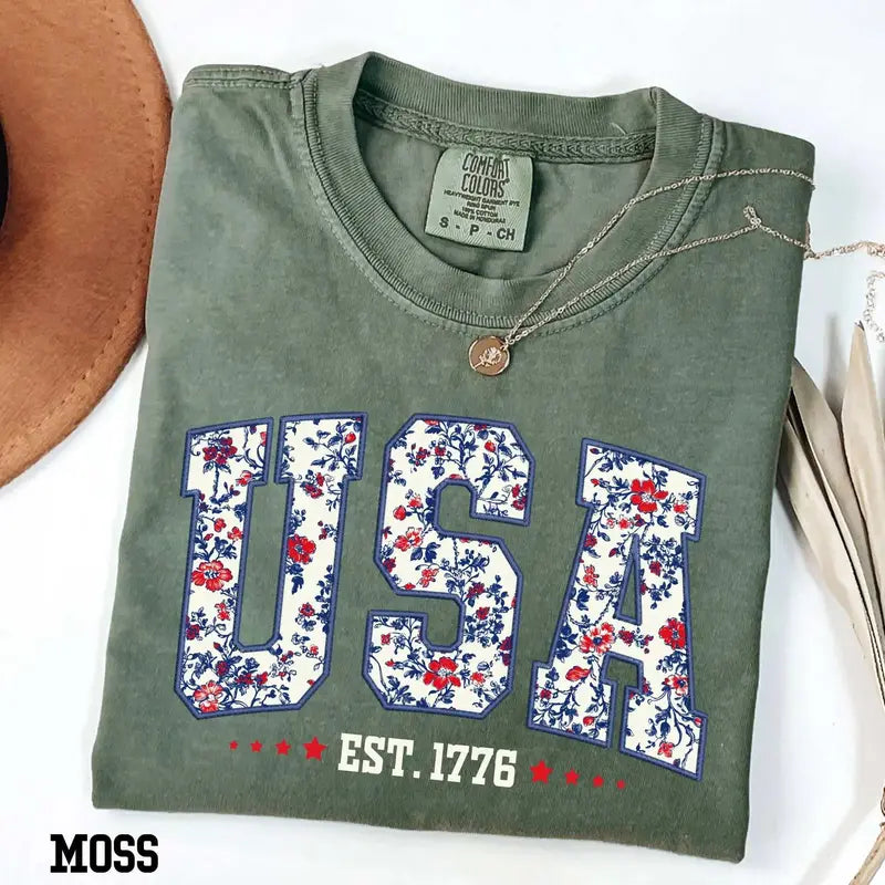 Comfort Colors® Floral USA T-Shirt – Retro America Floral Graphic Tee, Vintage 4th of July Shirt, Aesthetic Oversized Women’s Patriotic Top